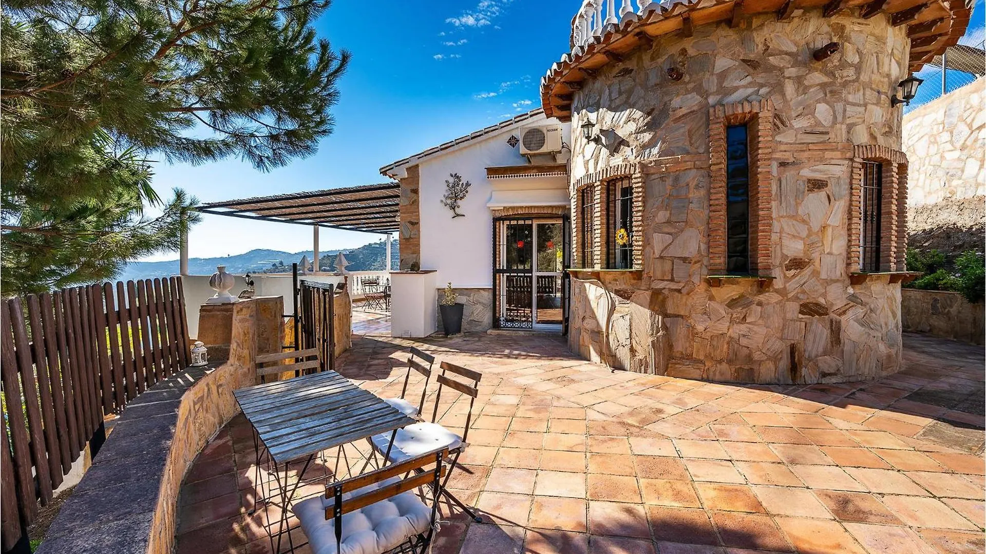 Amazing Home In Frigiliana With Kitchen Сasa de vacaciones